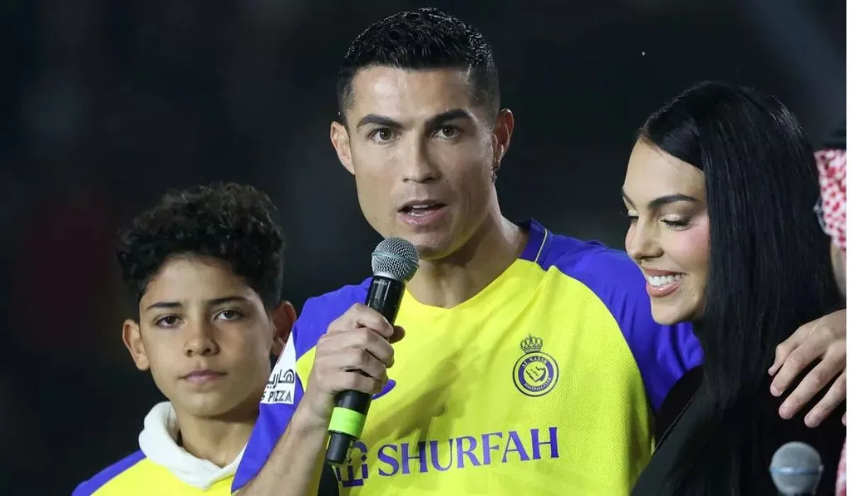 Cristiano Ronaldo con su hijo y Georgina