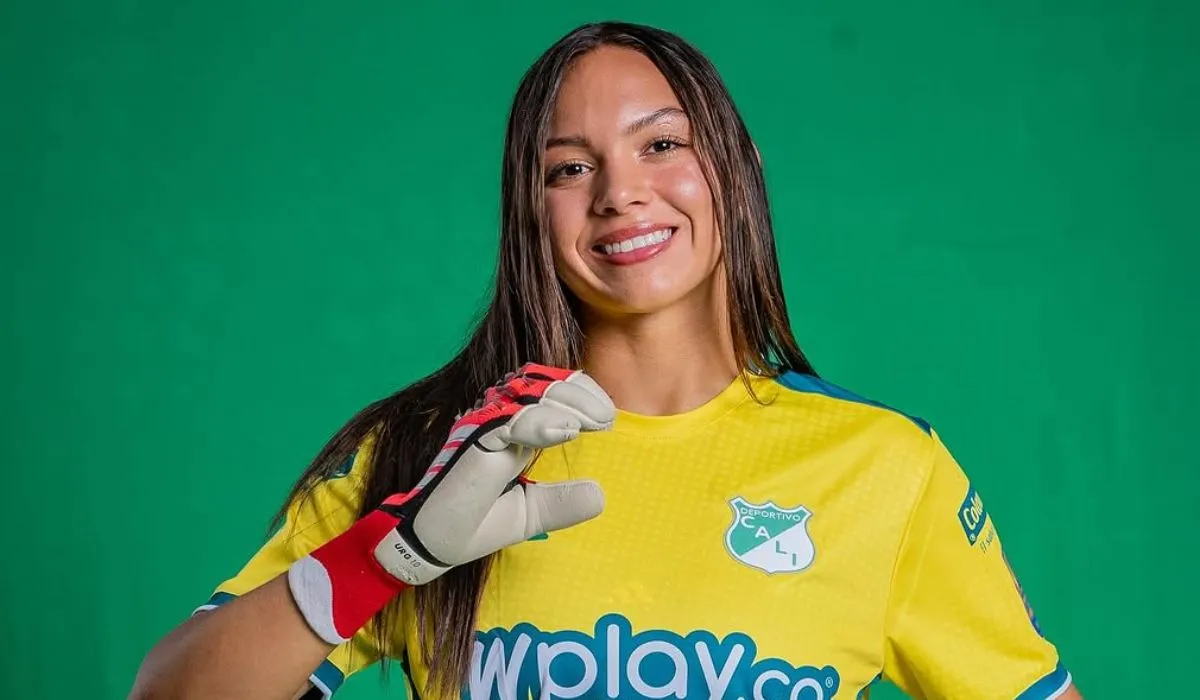 Luisa Agudelo con la camiseta del deportivo Cali.