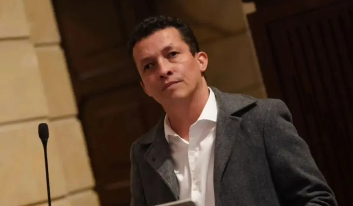 Según Alejandro Toro, el equipo de Gutiérrez busca frenar la audiencia.