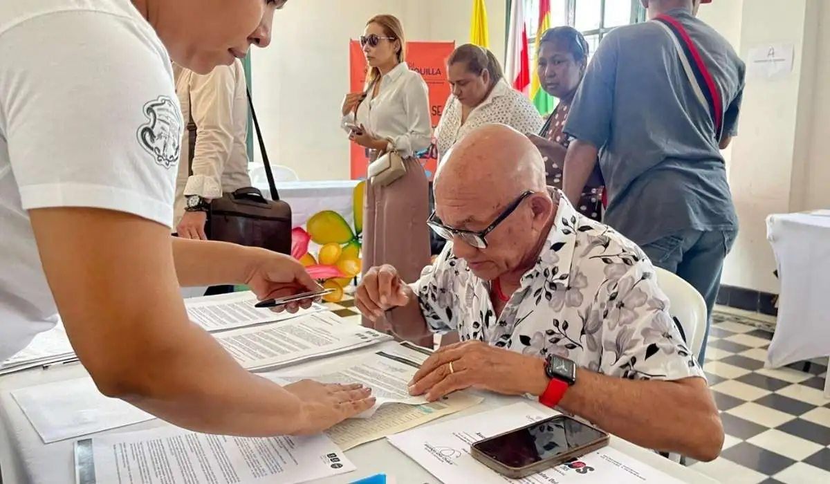 Artistas y gestores culturales reciben orientación para acceder al apoyo económico cultural ofrecido en Barranquilla.