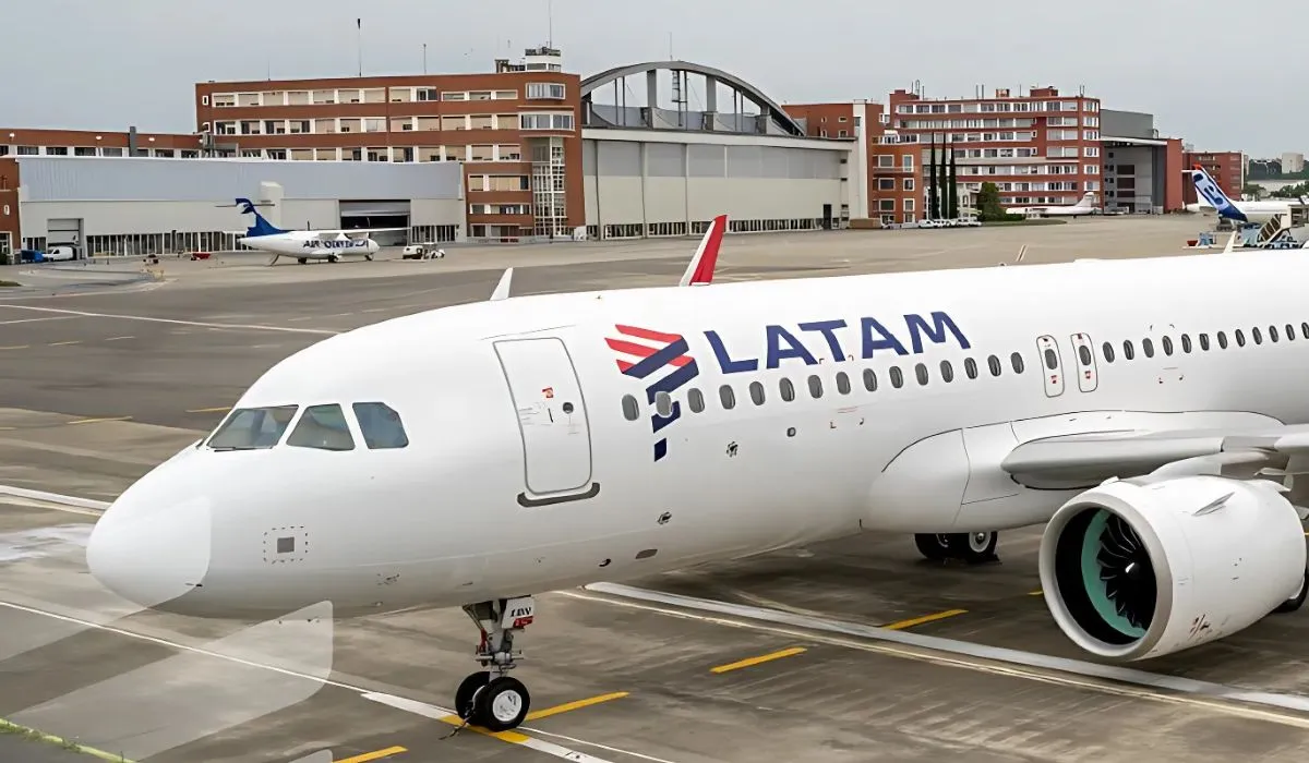 Avión de aerolínea LATAM