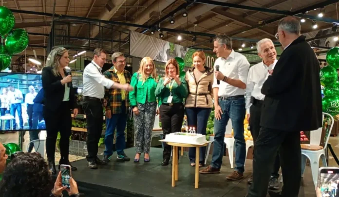 Carlos Calleja y su equipo en la celebración de 120 de Carulla Carlos Calleja y su equipo en la celebración de 120 de Carulla