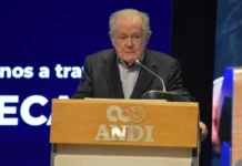 Más empresario que banquero: el discurso de Sarmiento Angulo al recibir el máximo galardón de la ANDI Luis Carlos Sarmiento Angulo en el congreo de la ANDI 2025