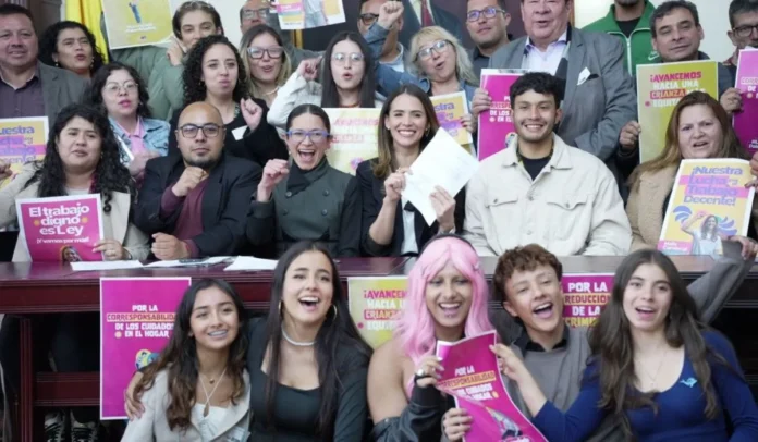 La congresista María Fernanda Carrascal radicó el proyecto de ley “Licencia de Paternidad Ya”.