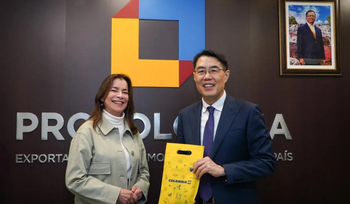 Presidenta de ProColombia y embajador de China en Colombia