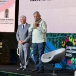 El expresidente Álvaro Uribe Vélez con Jaime Alberto Cabal, presidente de FENALCO
