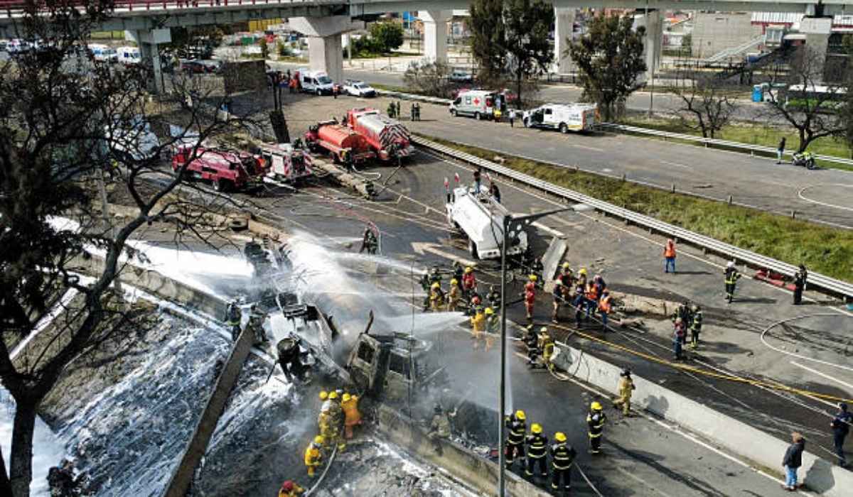 Explosión de pipa de gas sacude México
