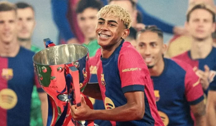 Lamine Yamal baja Barcelona Champions El jugador del Barcelona, Lamine Yamal, con gesto de preocupación, simbolizando su ausencia en los entrenamientos y su inminente baja para la Champions League.