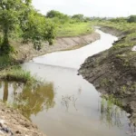 Limpieza y mantenimiento en los canales Virrey y 24 de Junio en Villa Hermosa