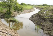 Limpieza y mantenimiento en los canales Virrey y 24 de Junio en Villa Hermosa