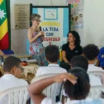Estudiantes descubren la historia y tradiciones de su barrio en talleres educativos