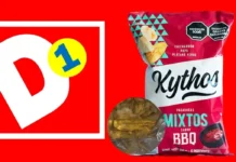 Clienta de Tiendas D1 compra pasabocas Kythos y encuentra plátano entero Hallazgo de un plátano en paquete de Kythos de D1