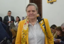Clara López defiende Ley de Encuestas: Aumenta costos, pero garantiza democracia Clara López desmiente mitos de la Ley de Encuestas