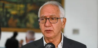 Ministro de Salud cuestiona a las EPS: “¿Por qué no se retiran si el negocio es tan malo?” Guillermo Jaramillo anunció que revelará la lista de 150 clínicas que ganaron cerca de 5 billones.