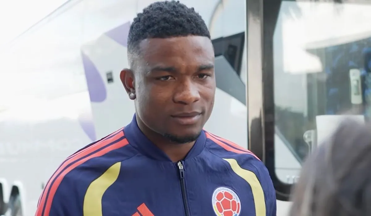 Jhon Córdoba en rueda de prensa externa