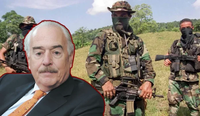 Pastrana y su familia obtuvieron tierras que pertenecían al paramilitarismo. Petro denunció que una hacienda de origen paramilitar en Guaymaral terminó en manos de la esposa de Pastrana.