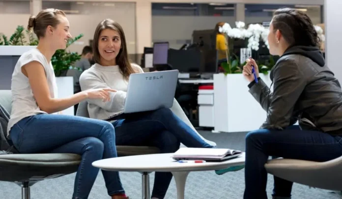 Tesla abre empleos en Colombia Tesla llega a Colombia y abre empleos en Bogotá y Medellín, ofreciendo oportunidades en el sector automotor y tecnológico.