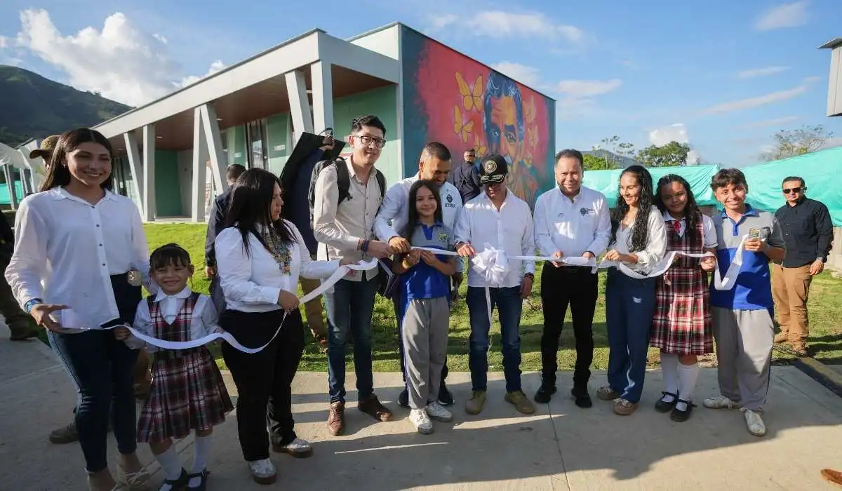 Inauguración del Colegio-Universidad de la vereda Bracitos, en El Tarra