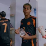 Lamine Yamal con la camiseta de Luis Díaz