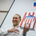 Antonio Sanguino, ministro de Trabajo con la camiseta del Junior de Barranquilla